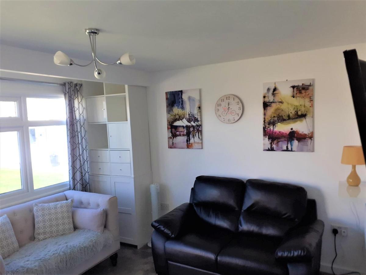 Fabulous 2 Bedroom Dog Friendly Chalet 5 Min Walk To Beach, Nr Gt Yarmouth & Norfolk Broads Scratby ภายนอก รูปภาพ